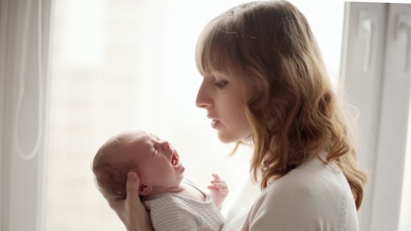 約有 30% 至 80% 的女性在產後會經歷短暫的情緒低落，若症狀持續超過兩週，則可能演變為產後憂鬱症。
