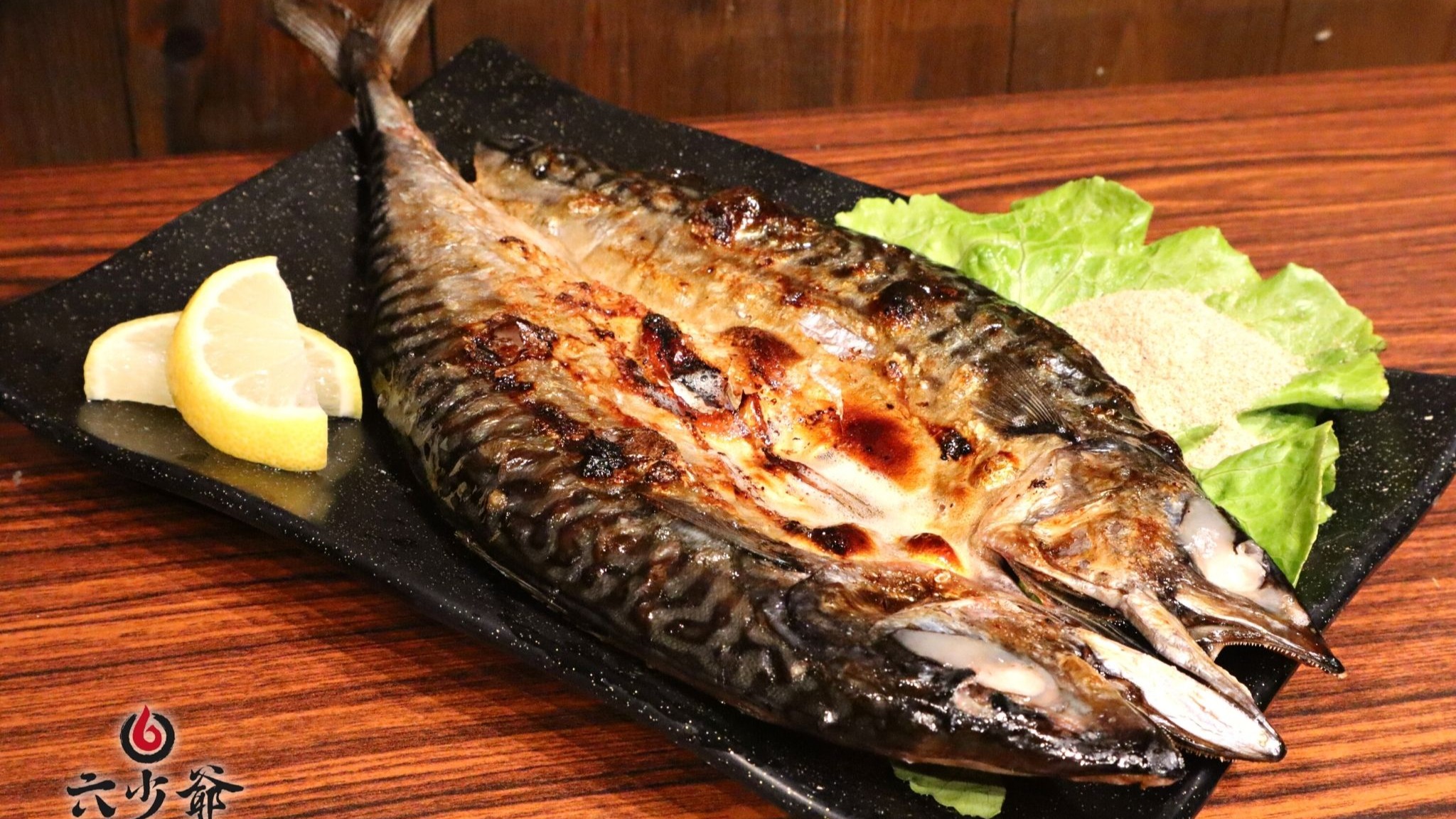 烤到滴油才夠香——六少爺「烤鯖魚」在屏東墾丁用炭火逼出海味極限